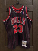 Michael Jordan Bulls 1995–96 black jersey, actual size L sample photo