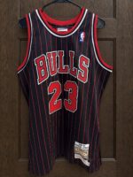Michael Jordan Bulls 1995–96 black jersey, actual size L sample photo