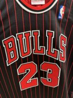 Michael Jordan Bulls 1995–96 black jersey, actual size L sample photo