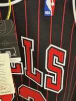 Michael Jordan Bulls 1995–96 black jersey, actual size L sample photo