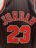 Michael Jordan Bulls 1995–96 black jersey, actual size L sample photo