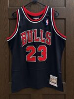 Michael Jordan Bulls 1997–98 black jersey, actual size L sample photo