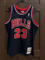 Michael Jordan Bulls 1997–98 black jersey, actual size L sample photo